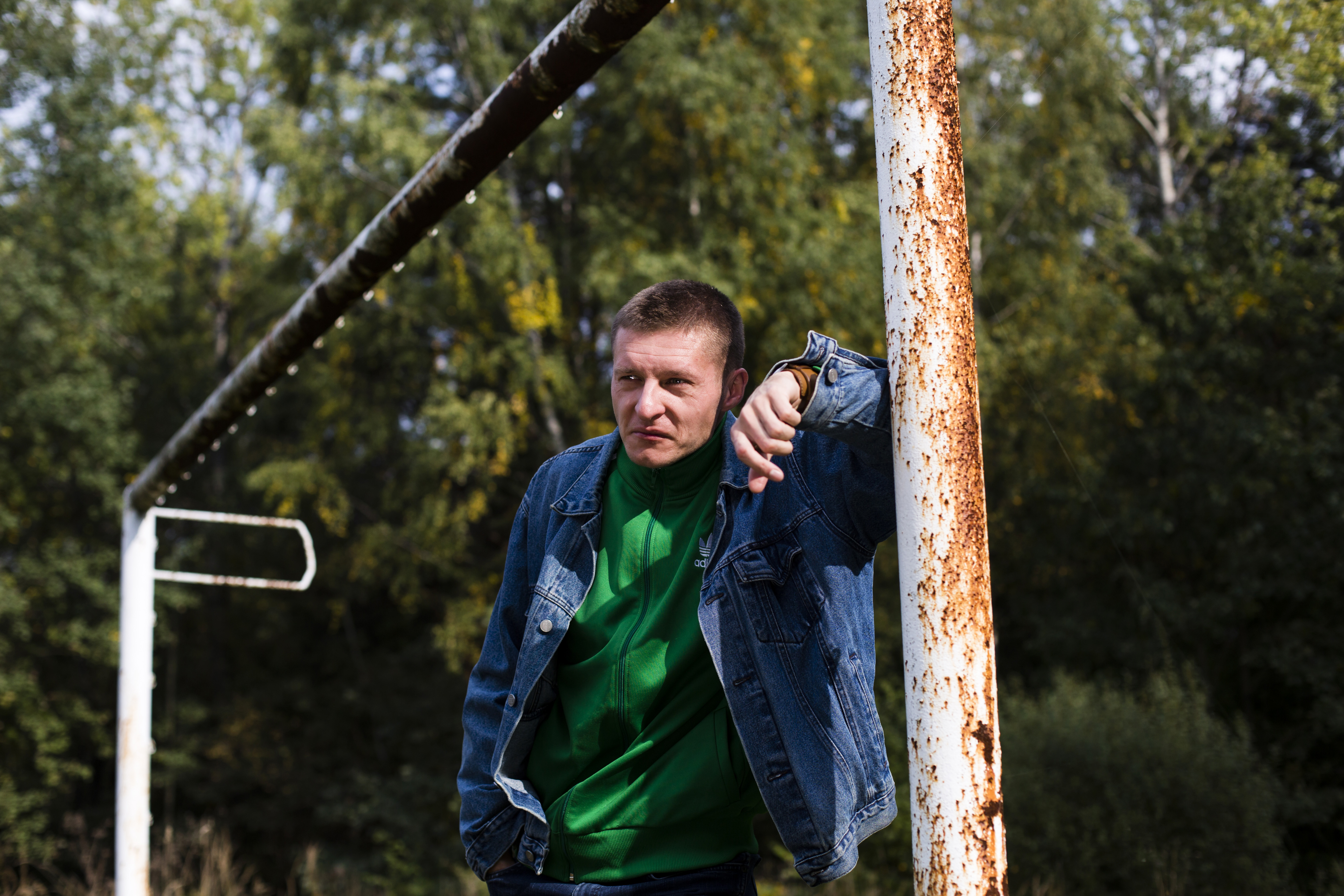 „Mam dylematy pisarskie, biorę je na klatę”. Andrzej Muszyński o „Podkrzywdziu” i nominacji do Paszportów Polityki.