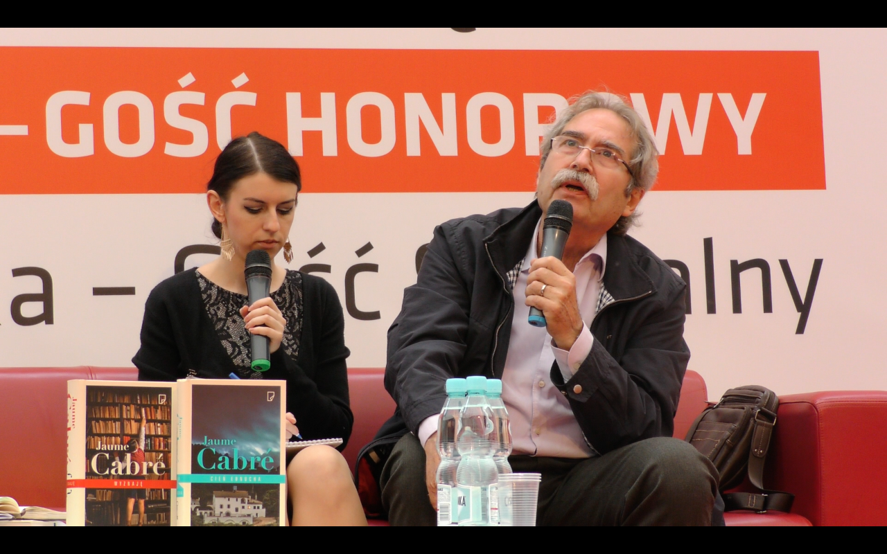 „Kieszenie moich postaci zazwyczaj pełne są gotowych historii”. Jaume Cabre w rozmowie ze smakksiazki.pl