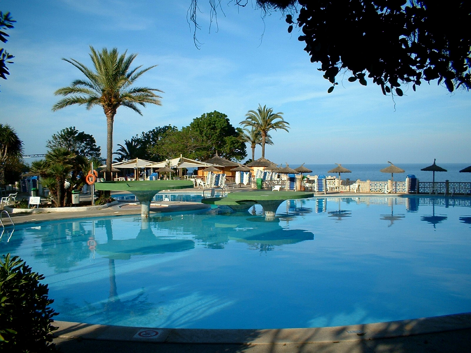 Które książki zabrać na wakacje? Zobaczcie gorące nowości lipca.