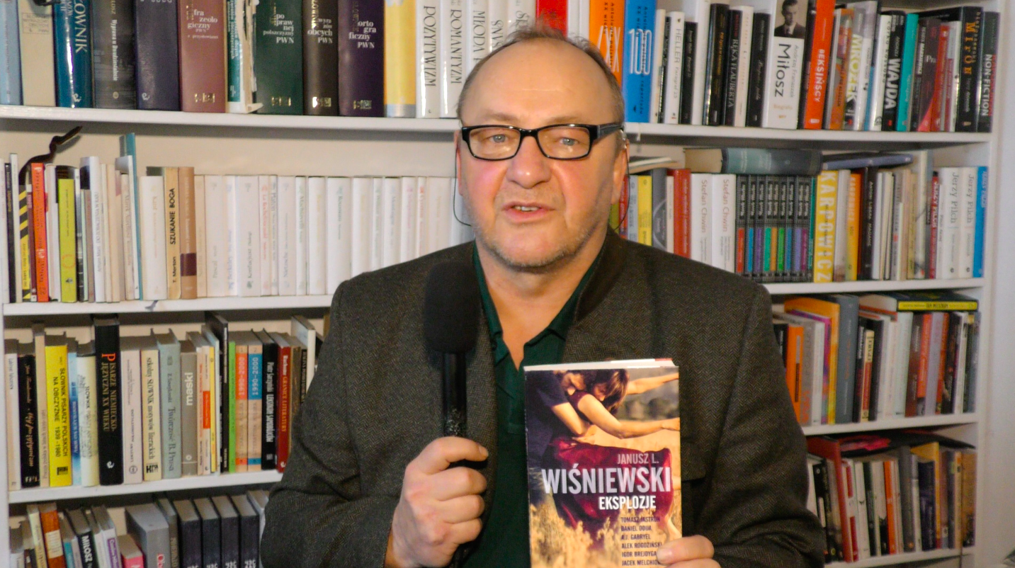 Podsłuchuję ludzi w samochodzie, pociągu, samolocie. Później te historie wykorzystuję.