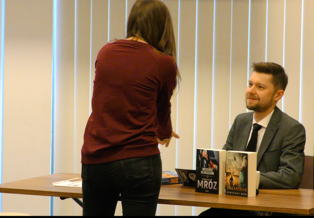 W lipcu czwarta w tym roku książka Remigiusza Mroza? Jakub Ćwiek: „Remku, zalał mnie wkurw”.