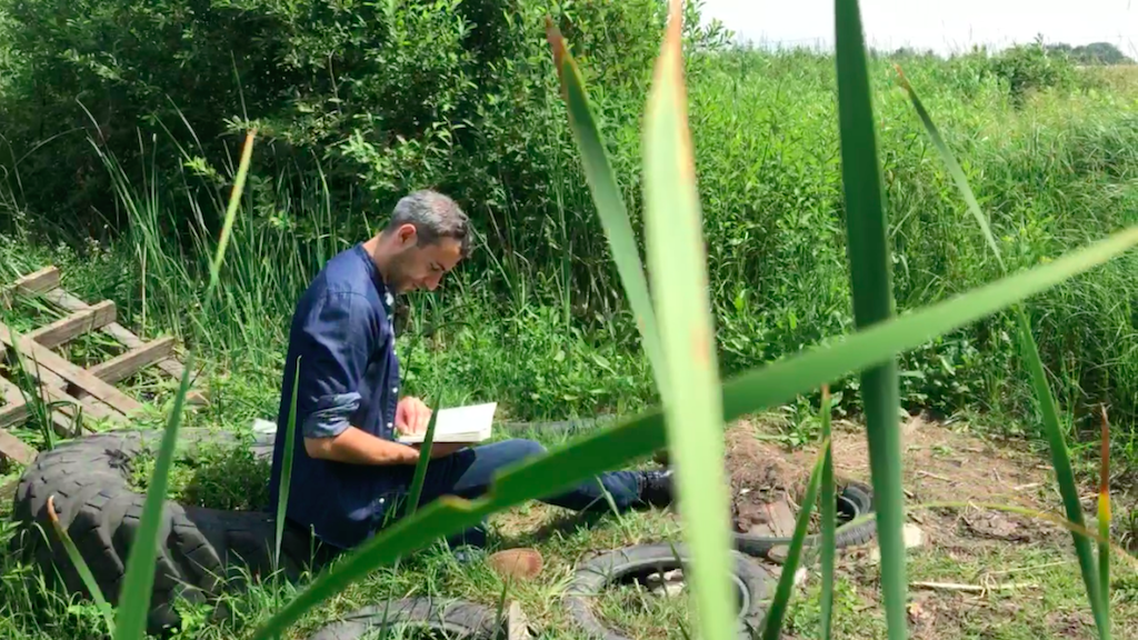 „Nie zdradzałem jeszcze tytułu nowej książki, ale teraz już mogę”. Jędrzej Pasierski z Wielkim Kalibrem