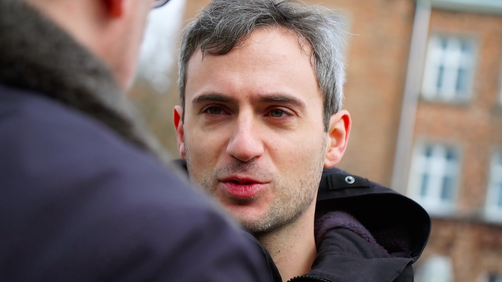 „Pochodzę w prostej linii od Agathy Christie”. Rozmowa z Jędrzejem Pasierskim