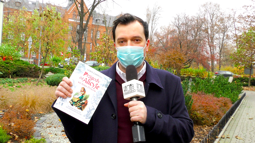 Nadchodzi „Alicyjo we Kraju Dziwōw”, czyli „Alicja w Krainie Czarów” po śląsku