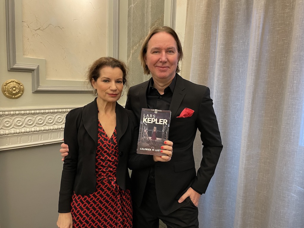 Wychodzenie na balkon, mroczny plac zabaw, utrata pamięci – wyprawa do Larsa Keplera