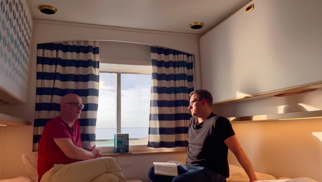 Prosto z kajuty! Rozmowa z Vincentem V. Severskim o „Placu Senackim 6 PM”