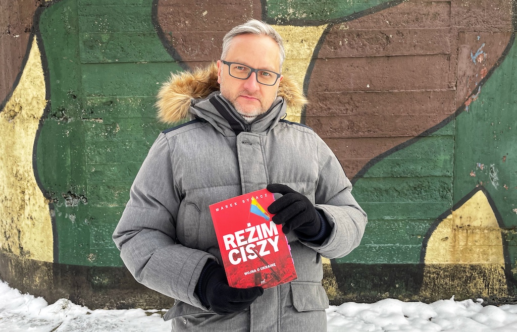 Kamizelka z napisem PRESS nie jest już na wojnie immunitetem. Marek Sygacz o „Reżimie ciszy”