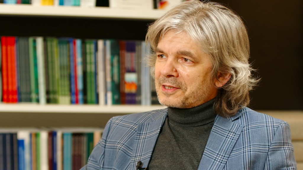 „Nie umiem bez czytania” – rozmowa z Filipem Łobodzińskim